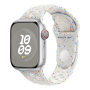 Apple Watch Series 9, 41 мм корпус из алюминия цвета «Silver», ремешок Nike Sport Band размера M/L цвета «White Pure Platinum»
