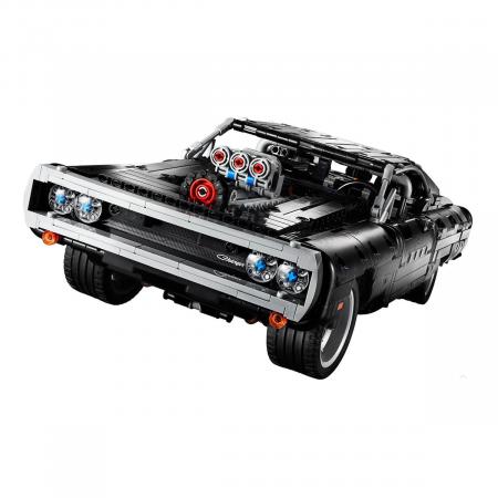 Конструктор LEGO Technic "Dodge Charger Доминика Торетто" (42111) Конструктор LEGO Technic "Dodge Charger Доминика Торетто" (42111)