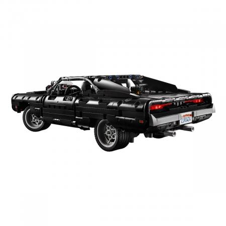 Конструктор LEGO Technic "Dodge Charger Доминика Торетто" (42111) Конструктор LEGO Technic "Dodge Charger Доминика Торетто" (42111)
